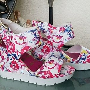 JUICY COUTURE WEDGES